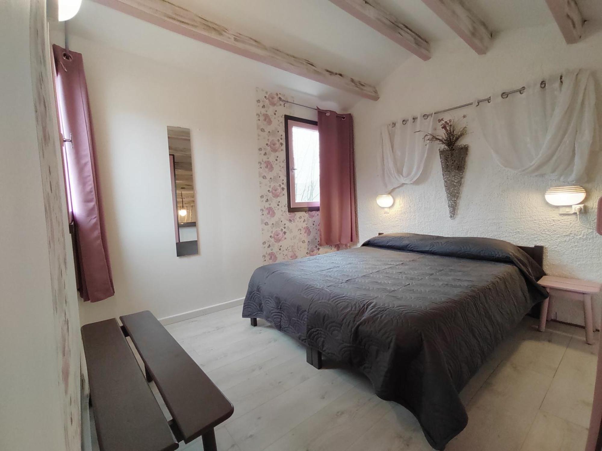 Village Bord De Ciel Caylus Екстер'єр фото